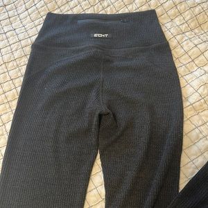 Size M Echt flare yoga pants